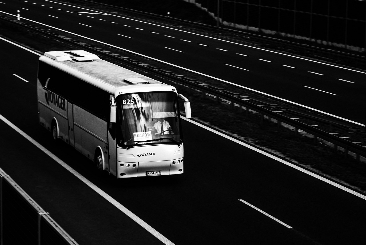 bus, bova futura, bova-887362.jpg